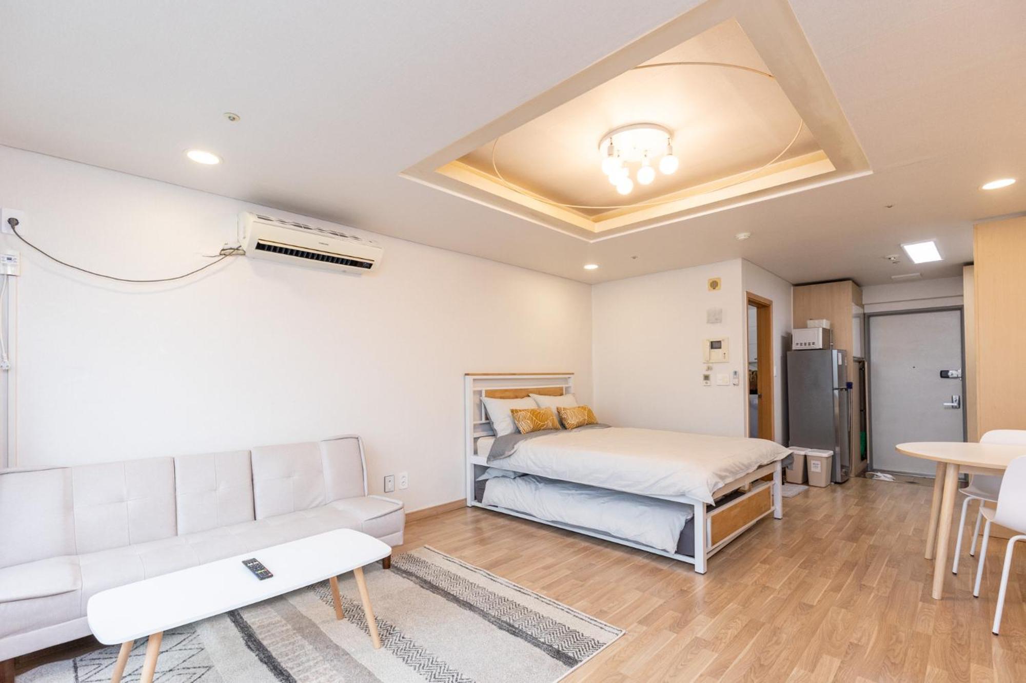 Jiny's Cozy * Seoul